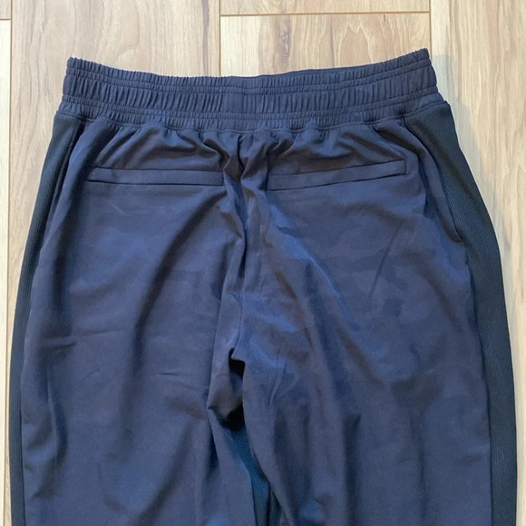 Athleta size 4 Brooklyn lined camo jogger - Picture 8 of 9